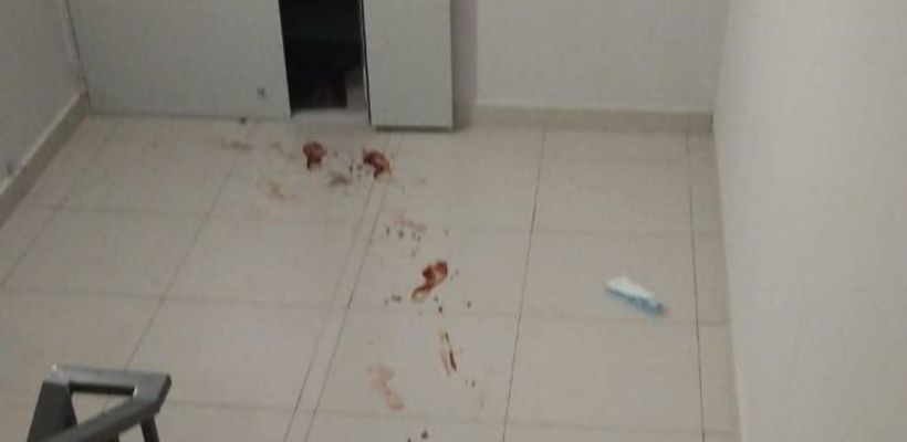 В Якутске старик зарезал знакомого ножом, а топор держал в руках