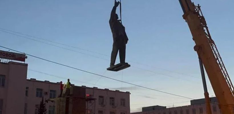 "Переименование части площади Ленина - это попытка нащупать новые красные линии, которая не удалась"