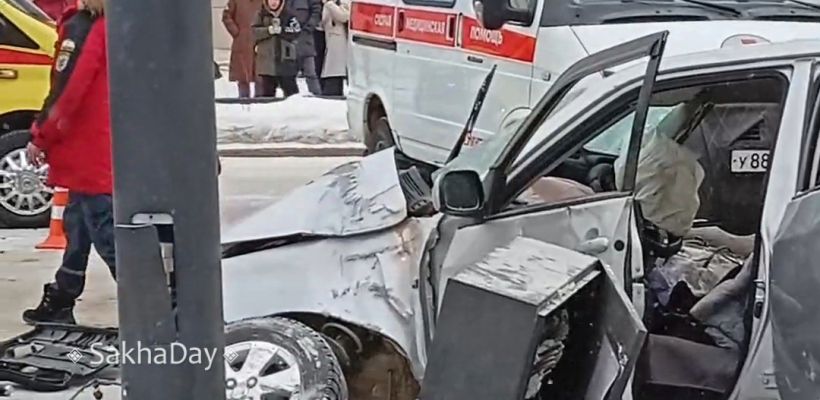 ДТП на проспекте Ленина в Якутске: один погиб, двое в реанимации