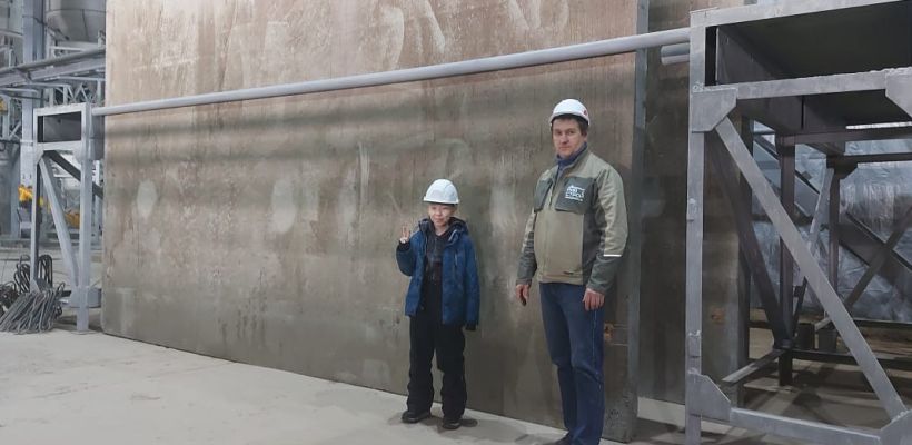 Школьник-исследователь осмотрел линию производства ДСК