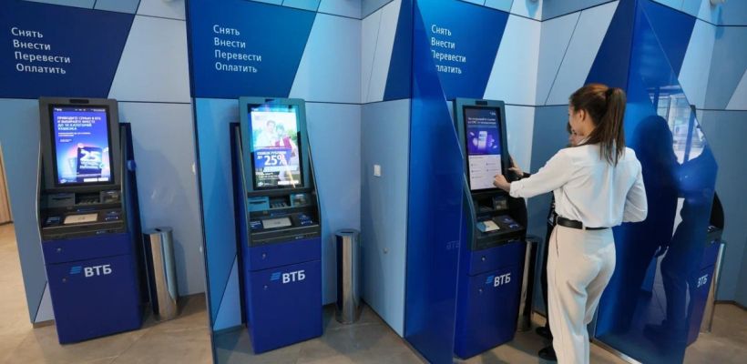 ВТБ обновит банкоматы для приема новых пятитысячных купюр до конца недели