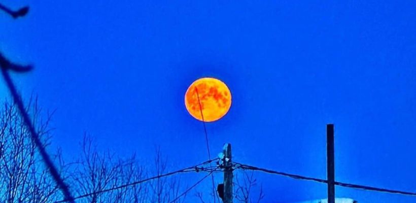 Фотофакт: Жители Колымы увидели кровавую Луну