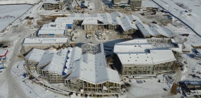 Сергей Чемезов, Альберт Авдолян и Айсен Николаев посетили стройку самого масштабного в Якутии образовательного комплекса «Точка будущего»