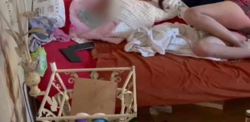 Судебные приставы во время рейда обнаружили в квартире младенца  под «присмотром» нетрезвой компании