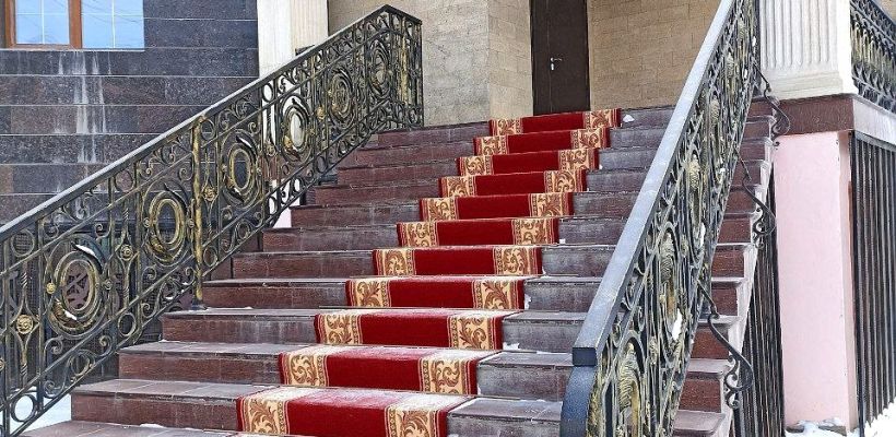 Где пандусы? В Якутске судьи нарушают законодательство