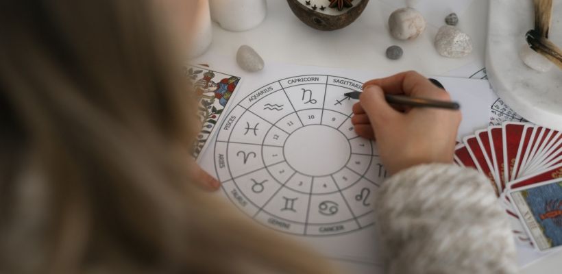 Вера в астрологию говорит о низком интеллекте