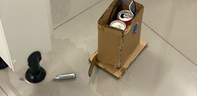 В Якутске полицейские установили школьника, который ради шутки заложил муляж взрывного устройства в спортивном комплексе