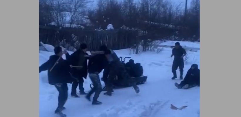 В селе Оленек произошла групповая драка с палками и стульями. МВД проводит проверку