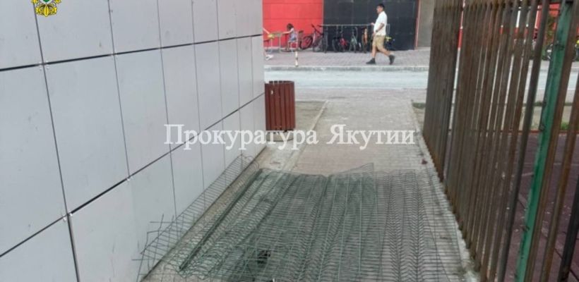 В Якутии управляющая компания заплатит за вред ребенку из-за неправильного хранения стройматериалов