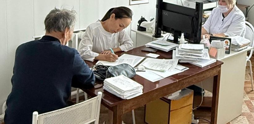 По инициативе Виктора Лебедева в Тополином врачи из Якутска обследовали население