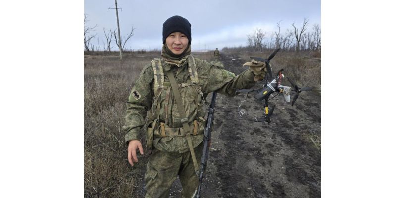 Министр молодежи Якутии делает первые шаги на протезе после ранения
