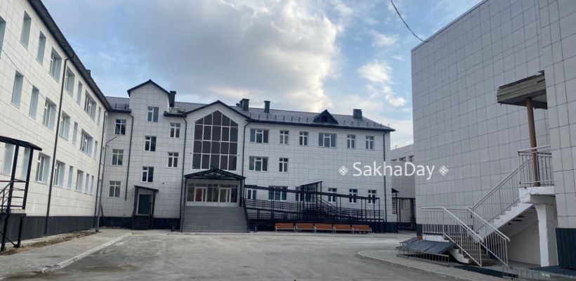 Антон Жондоров: "В зарплатах учителей школ Якутска образовалась "дырка" в 500 млн руб. Куда уходят деньги?"