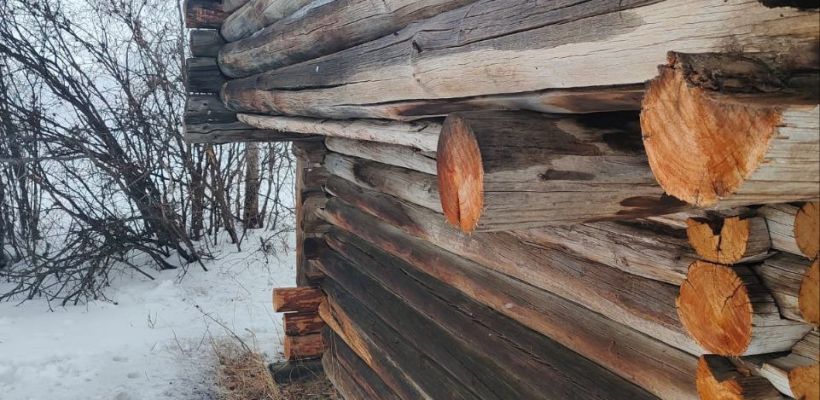 Фотофакт: "Горе-реставраторы испортили уникальный якутский амбар"