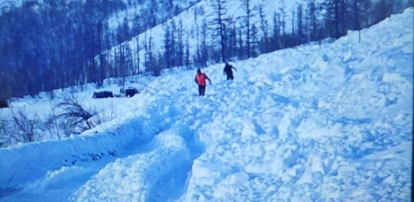 Закрыта автодорога "Яна" из-за схода лавины