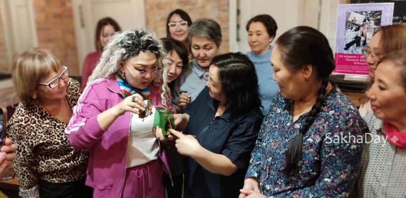 В Якутске прошла фан-встреча с Туйарой Тумусовой