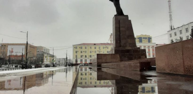 Ленин в отражении: центральная площадь Якутска утонула в лужах в день юбилея вождя