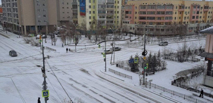 «Все выходим на уборку снега и работаем до талого!». В мэрии объявили борьбу выпавшему снегу