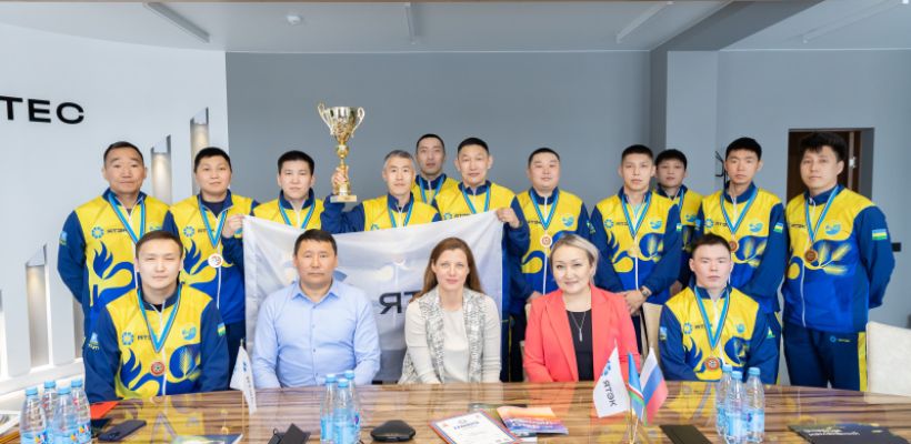 Чемпионы по футзалу из Вилюйского улуса получили в подарок от ЯТЭК профессиональные бутсы