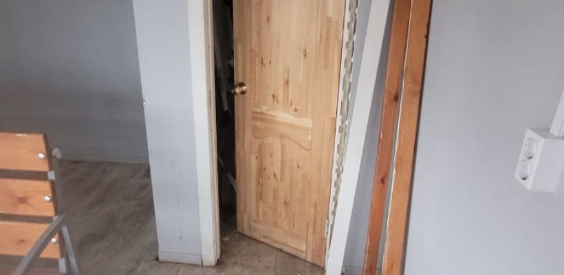 Фотофакт: В Якутске вандалы повредили остановку