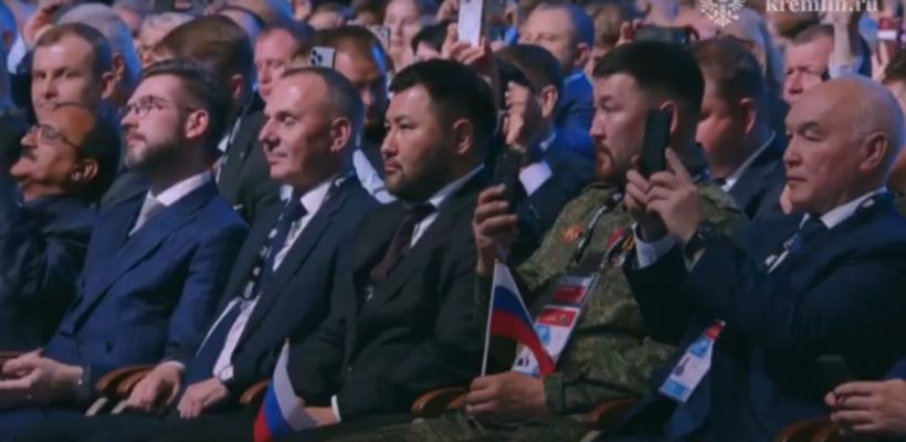 Фотофакт: Мэр Якутска в первом ряду на форуме "Служение" в Москве