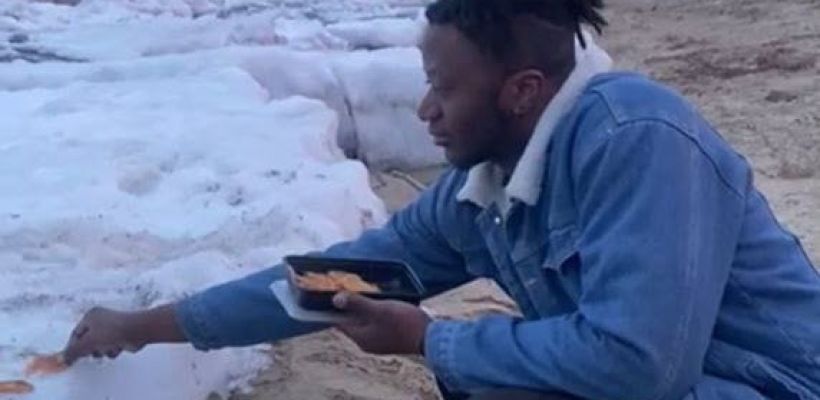 Студента из Африки впечатлил ледоход на реке Лена