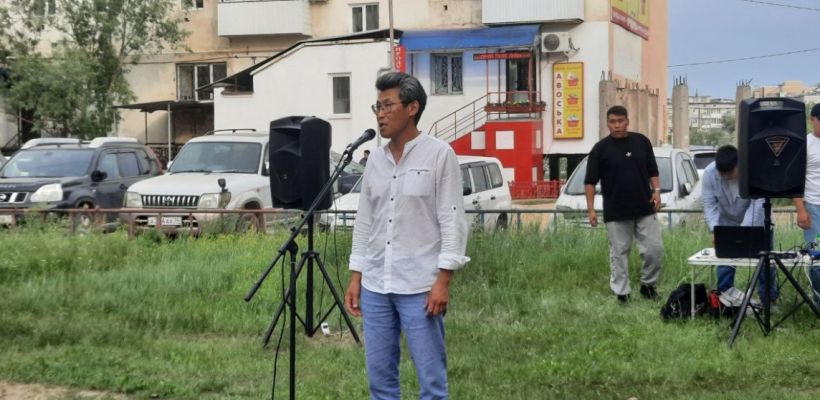 «На 40 тысяч жителей – 7 дворников»: Глава Управы Якутска объяснил, почему посоветовал блогеру убирать мусор