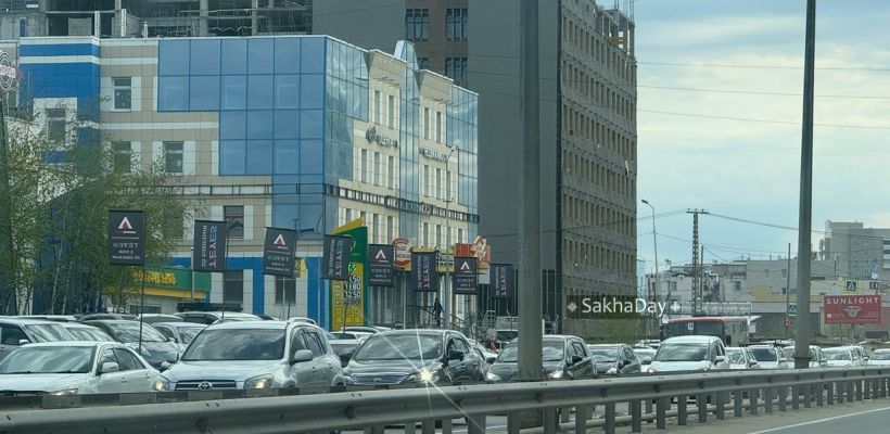 В мэрии Якутска принесли извинения за вчерашние пробки и пообещали проводить работы ночью