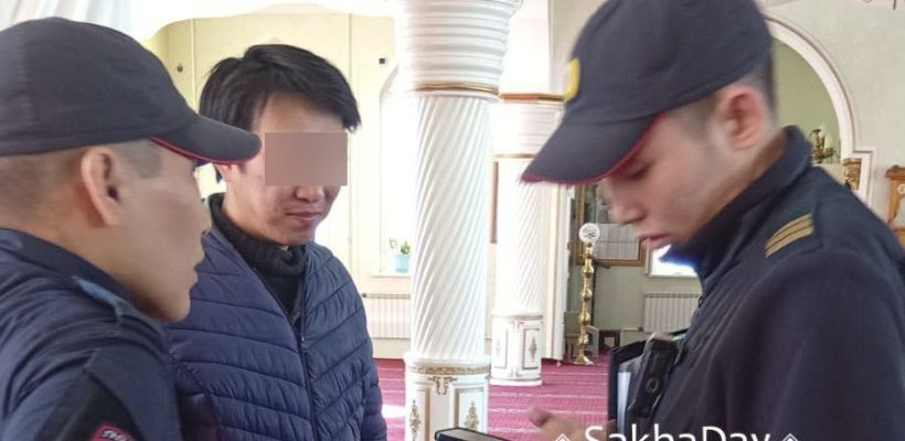 Подробности погрома в Мечети Якутска: вандала увезли в «Красную Якутию»