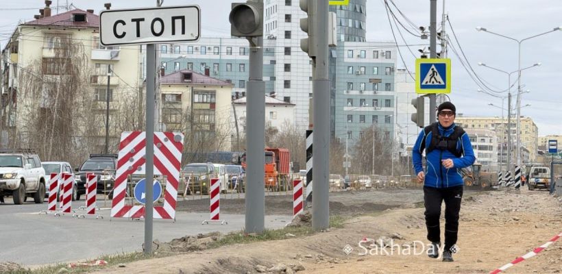 Мэр Якутска пояснил, почему сняли асфальт на улице Хабарова