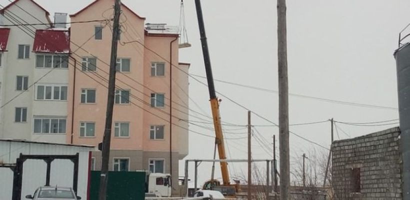 Дом отдельно, чердак отдельно. В Покровске жильцы дома считают, что у них украли чердак