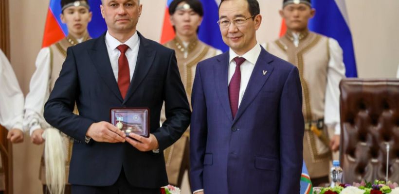 Сотрудник ЯТЭК Владислав Михайлов получил звание «Почётный наставник Республики Саха (Якутия)»