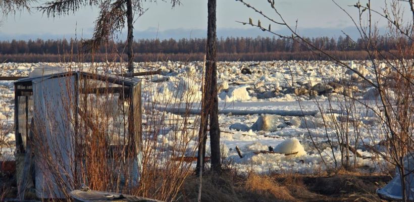 В Среднеколымске все дворовые территории и полоса аэропорта освобождены от воды