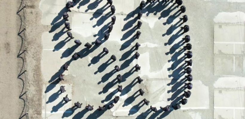 Фотофакт: В Якутии осужденные выстроились в композицию в форме символичного числа