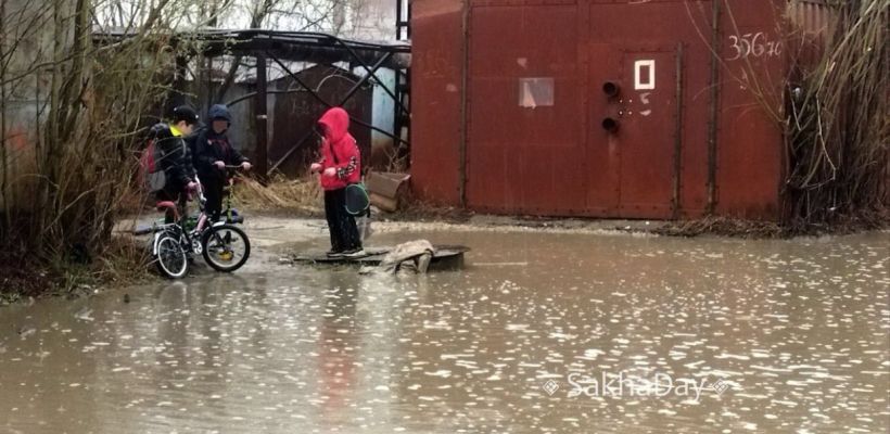 Якутск затопило после дождей. В мэрии объясняют ситуацию аномальными осадками