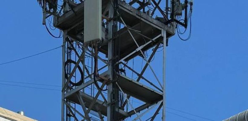 Жители Якутска жалуются на «электромагнитное излучение от сотовой вышки», которая стоит прямо у них во дворе