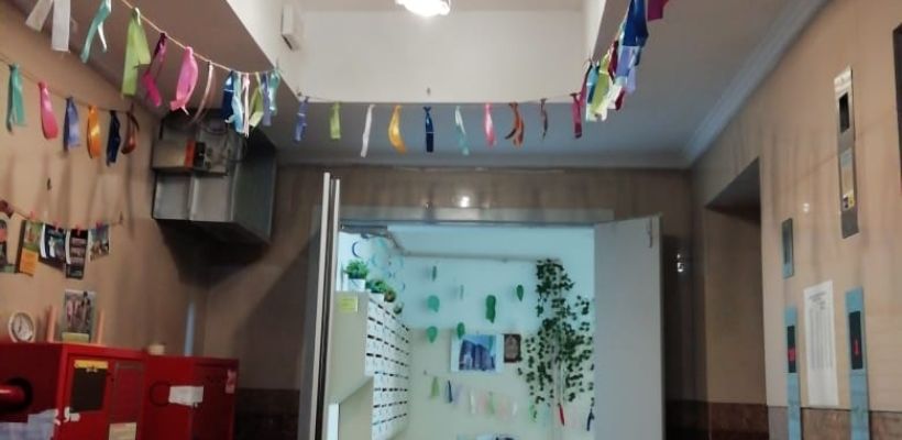 В Якутске консьержка украсила подъезд в тематике Ысыаха