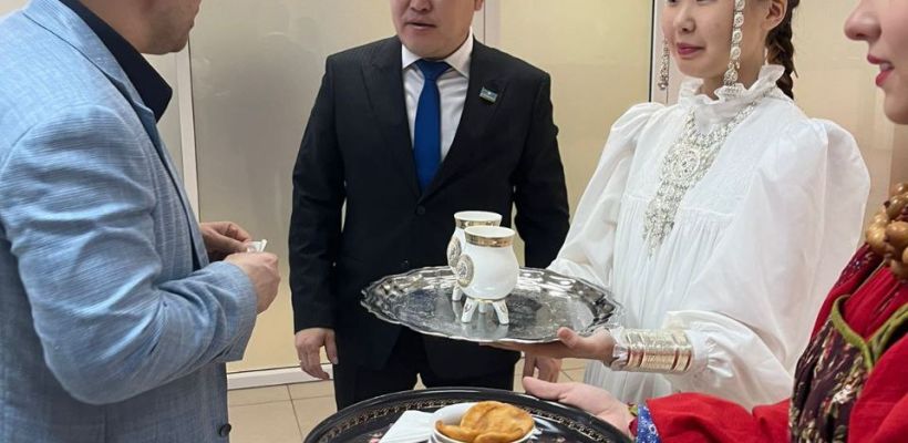 Посол Казахстана прибыл в Якутию на Дни культуры Астаны