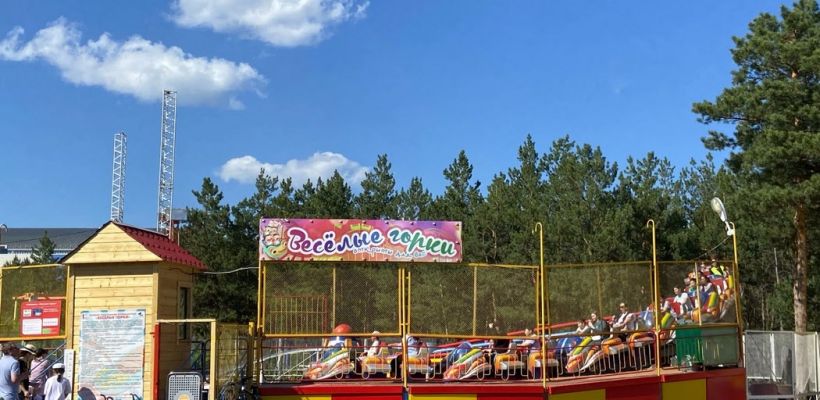 В Парке Якутска сошел с рельсов аттракцион "Веселые горки"