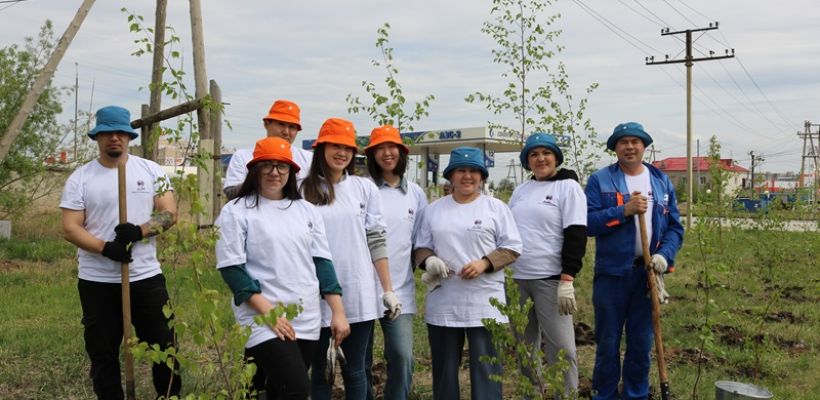 Сотрудники Якутскэнергосбыта приняли участие  в создании новой аллеи в Якутске