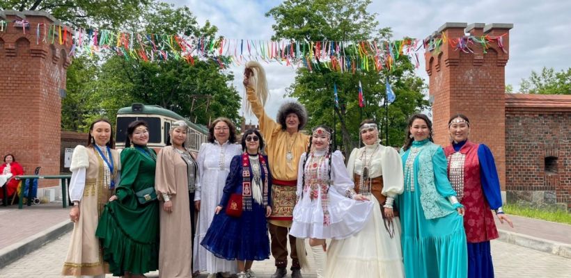 Якутский Ысыах впервые прошёл в центре Калининграда — с солнцем, варганом и памятью о героях