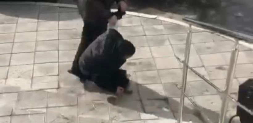 "Бил кулаком и пинал": В Якутске продавец магазина игрушек напал на детей