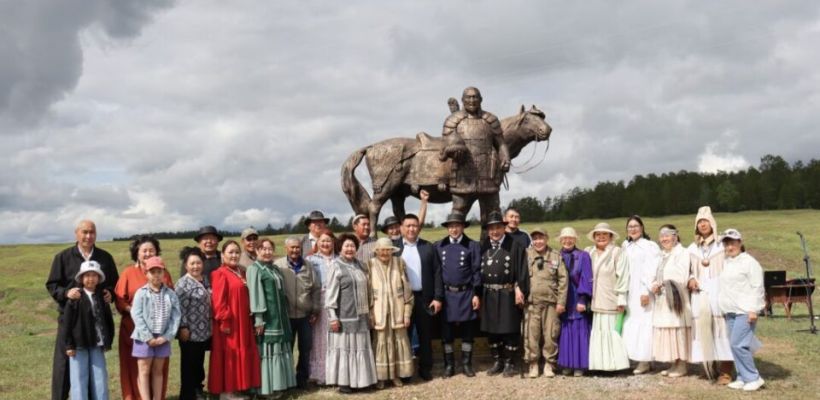 В Абагинском наслеге установили скульптуру основателя Абагинской земли Абаҕа Баатыра