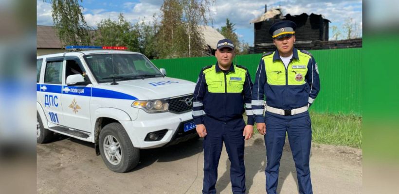 В Якутии спасли мужчину из горящего частного дома