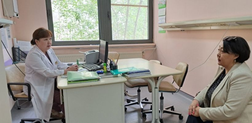 Детский омбудсмен посетила в больнице девочку, пострадавшую от насилия