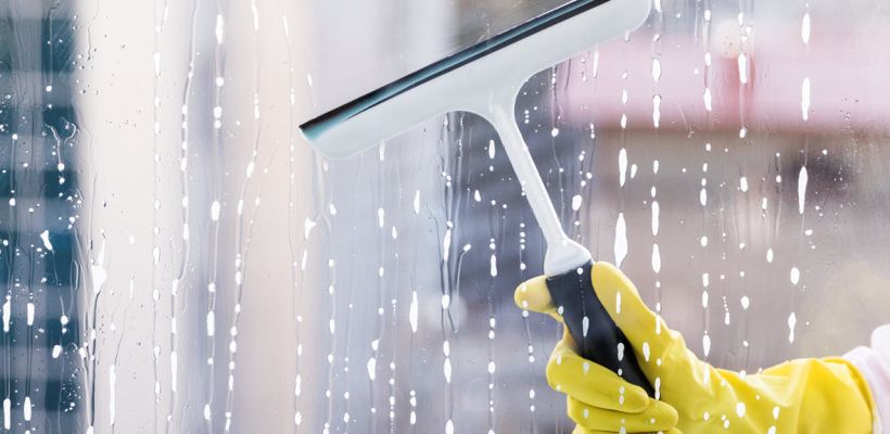 Сколько стоит мойка окон и балконов в Якутске?