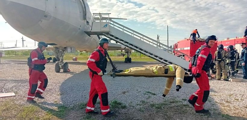 В аэропорту Якутск прошли масштабные учения при проведении аварийно-спасательных работ на аэродроме