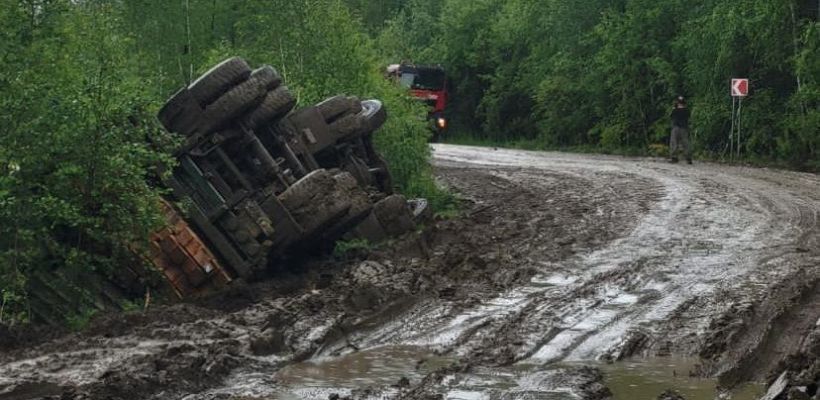 Фотофакт: состояние трассы в Мегино-Кангаласском улусе