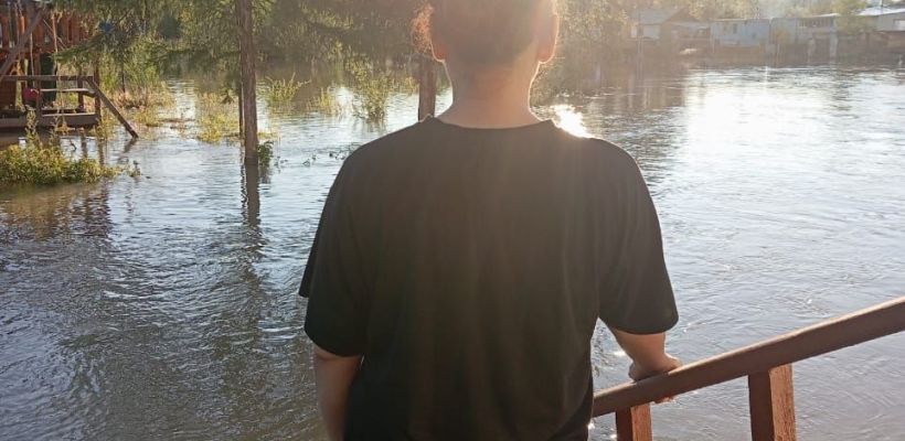 Уровень воды на реке Индигирка продолжает снижаться