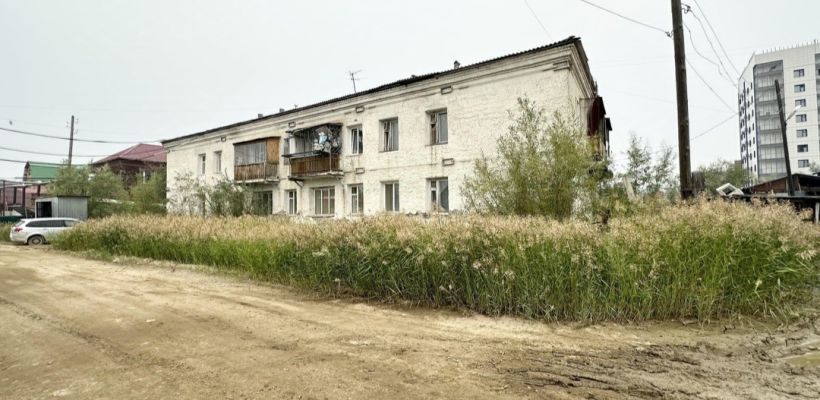 «Где нам жить?»: В Якутске горожан просят покинуть дома, пока не обрушилась крыша