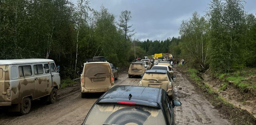 Из-за обильных осадков на автодороге «Амга» затруднено движение